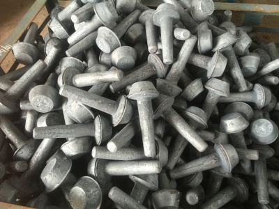 鍛件尺寸差異大，優(yōu)選力量范圍廣的壓力機(jī)